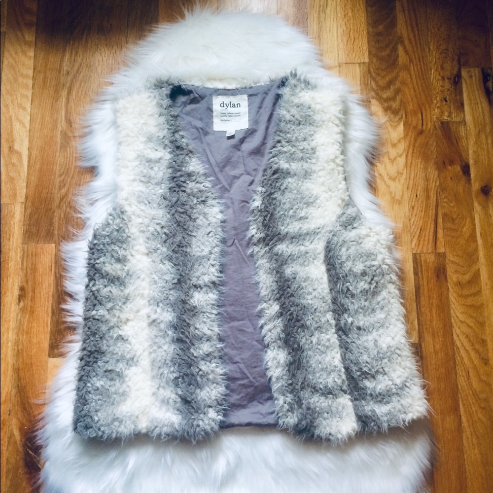 NWOT PLANET BLUE Dylan faux fur vest